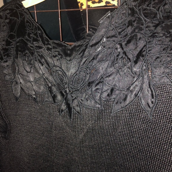 Uno & Una vintage sweater satin cut out flowers shiny knit v back elbow sleeves - Picture 4 of 12
